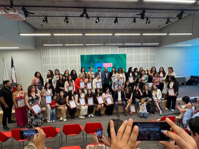 375 millones de pesos entregó Capital Abeja Emprende 2025 a mujeres del Biobío