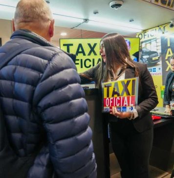 Aeropuerto Santiago de Chile lanza taxímetro digital para pagar viajes por adelantado tras inicio de nueva ley contra el transporte informal Aeropuerto Santiago de Chile lanza taxímetro digital para pagar viajes por adelantado tras inicio de nueva ley contra el transporte informal
