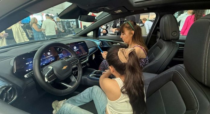 “Aló, ¿Viejito Pascuero OnStar de Chevrolet permite hablar con los principales personajes de Navidad durante estas fiestas