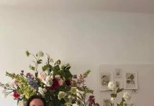 El innovador y sostenible estudio de arreglos florales: Uno artificial equivale a 227 de flores frescas