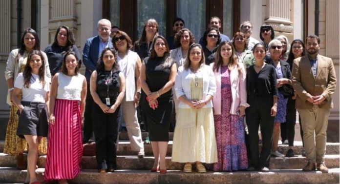 Emprendimiento textil y sostenibilidad: actores públicos y privados dialogan sobre los desafíos del sector en Santiago