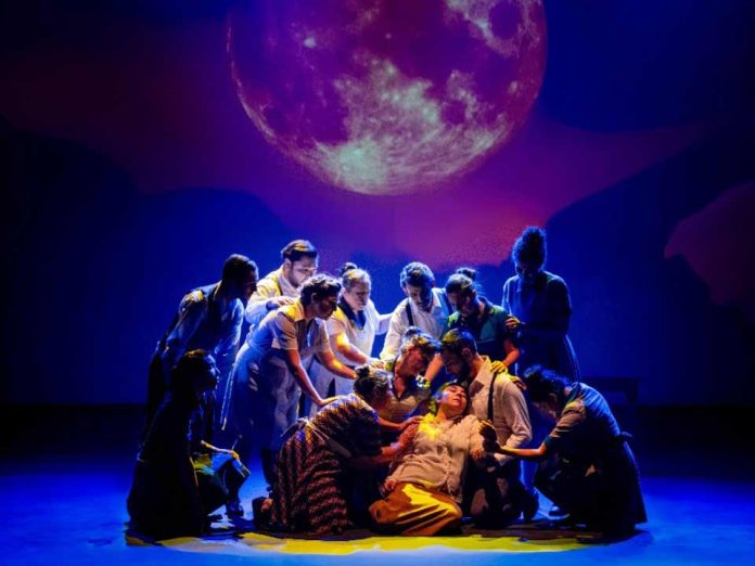 Extensión UTalca cierra el año con cartelera teatral que incluye homenaje a Gabriela Mistral