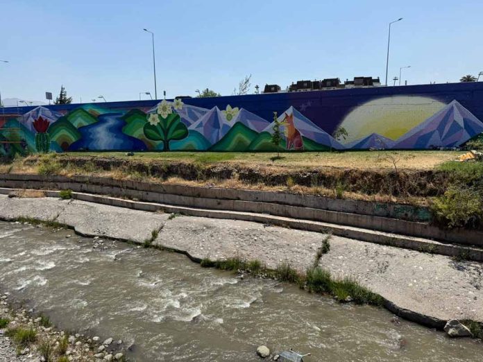 Lo Barnechea inaugura uno de los murales más grandes de Santiago para reactivar un barrio aislado
