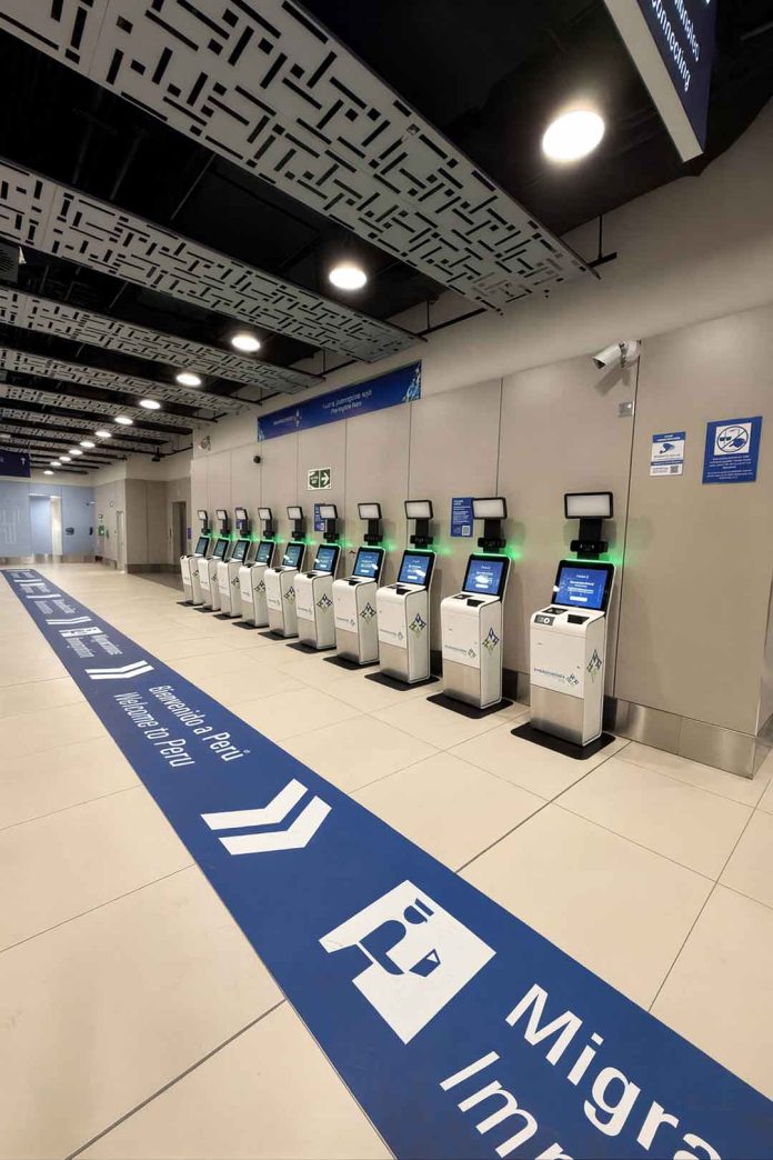 PERÚ MARCA UN NUEVO ESTÁNDAR EN AMÉRICA LATINA CON EL CONTROL MIGRATORIO AUTOMATIZADO EN EL AEROPUERTO DE LIMA
