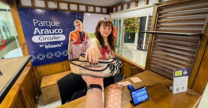 Parque Arauco activa su primer servicio de trade-in: clientes podrán cambiar prendas usadas por gift cards para nuevas compras Parque Arauco activa su primer servicio de trade-in: clientes podrán cambiar prendas usadas por gift cards para nuevas compras