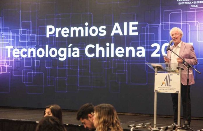 Soluciones energéticas y de apoyo a la comunidad destacan en los Premios AIE - Tecnología Chilena 2025