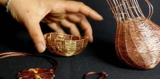 Lanzan catálogo con más de 50 obras de alfarería y orfebrería realizadas por artesanas de La Araucanía