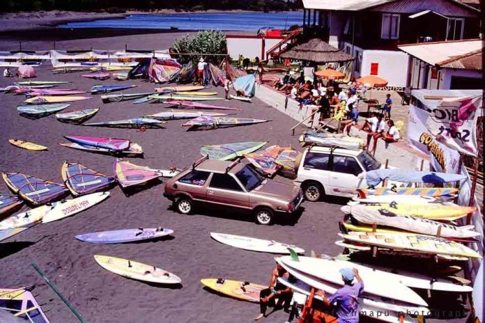 Llico recibe a la élite nacional del windsurf en segunda fecha de torneo nacional