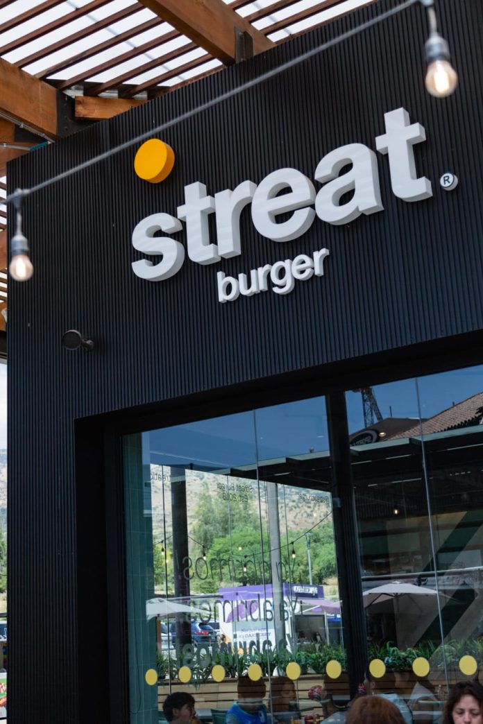 Polo comercial en auge Lounge y Streat Burger se instalan en Paseo Parque Machalí