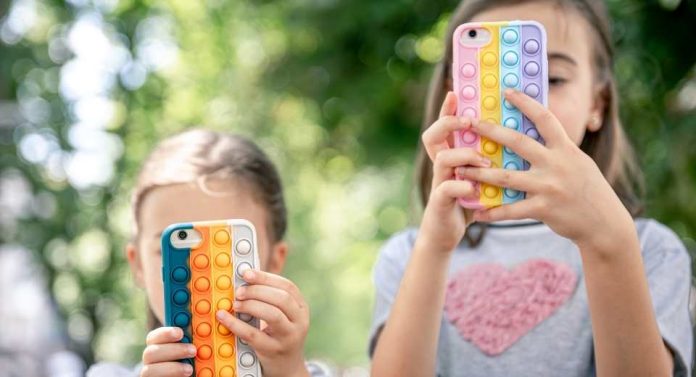 Regulación de redes sociales, clave para el descanso de los niños