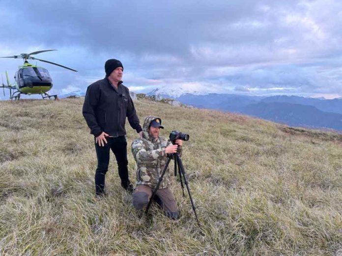 Charlie Clark continúa rodaje de documental sobre OVNIS en Región de Magallanes Charlie Clark continúa rodaje de documental sobre OVNIS en Región de Magallanes