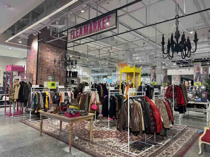Falabella lanza Flea Market: un nuevo espacio de moda circular con exclusiva selección de prendas