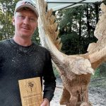 Arte y conservación se encuentran en concurso de esculturas de madera en Huilo Huilo