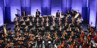 FOJI presenta su imperdible temporada 2026 celebrando sus 25 años de existencia La Fundación de Orquestas Juveniles e Infantiles de Chile (FOJI) inaugura su temporada 2026 con una programación especial de actividades y conciertos, en el marco de la conmemoración de sus 25 años de trayectoria. Este aniversario será especialmente significativo, al poner en valor una labor ampliamente reconocida por su compromiso social, la formación artística y la promoción de la música sinfónica entre niños, niñas y jóvenes en todo el país.