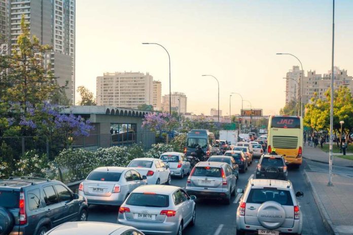 Fin de semana largo Consejos para una conducción automovilística segura en carretera