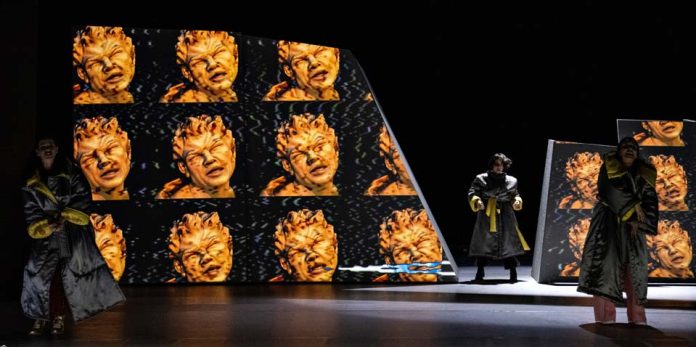 GAM: Obra evidencia el poder del lenguaje en la era digital