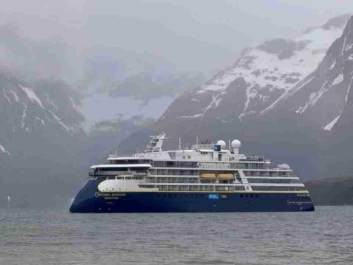 Operadores magallánicos denuncian travesías ilegales de cruceros internacionales en la Patagonia chilena Operadores magallánicos denuncian travesías ilegales de cruceros internacionales en la Patagonia chilena