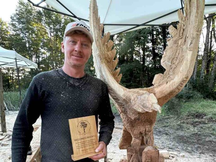 Arte y conservación se encuentran en concurso de esculturas de madera en Huilo Huilo Arte y conservación se encuentran en concurso de esculturas de madera en Huilo Huilo