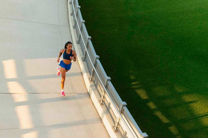 Tecnología y running: cómo mantener el ritmo correcto en una maratón y evitar los errores más comunes