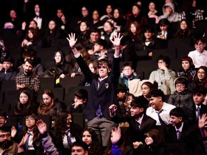 Ciencia sin Ficción cerró su séptima versión inspirando a 4 mil 200 estudiantes en el Teatro Biobío Ciencia sin Ficción cerró su séptima versión inspirando a 4 mil 200 estudiantes en el Teatro Biobío
