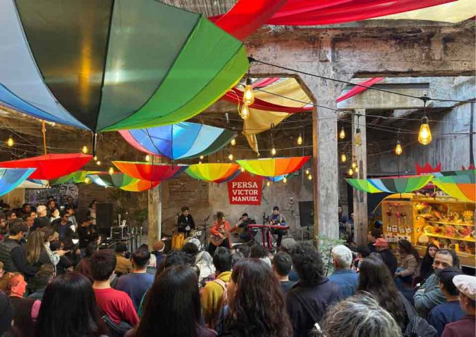 El Día de los Patrimonios se vive en Persa Víctor Manuel: Sonora Palacios y Chinoy encabezan presentaciones gratuitas El Día de los Patrimonios se vive en Persa Víctor Manuel: Sonora Palacios y Chinoy encabezan presentaciones gratuitas