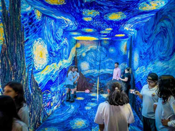 Entra Gratis a Van Gogh en Vivo Ven de marinero y celebra las “Glorias Navales” Entra Gratis a Van Gogh en Vivo: Ven de marinero y celebra las “Glorias Navales”