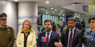 Gobierno y Aeropuerto Santiago de Chile y lanzan campaña contra el transporte informal ante flujo de 430 mil pasajeros por fin de semana largo