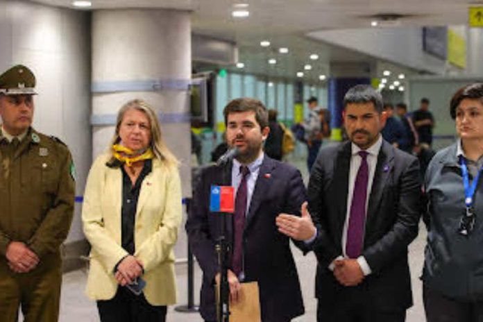 Gobierno y Aeropuerto Santiago de Chile y lanzan campaña contra el transporte informal ante flujo de 430 mil pasajeros por fin de semana largo
