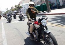 Triumph Motorcycles lidera caravana solidaria de motociclistas elegantes DGR Santiago 2026