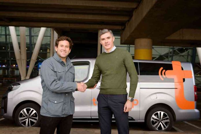 Uber y Transvip se unen para sumar una nueva alternativa de movilidad desde y hacia el aeropuerto de Santiago Uber y Transvip se unen para sumar una nueva alternativa de movilidad desde y hacia el aeropuerto de Santiago
