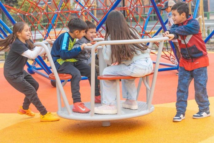 Un renovado punto de encuentro para más de 9 mil vecinos Plaza Nido de Águilas Un renovado punto de encuentro para más de 9 mil vecinos Plaza Nido de Águilas
