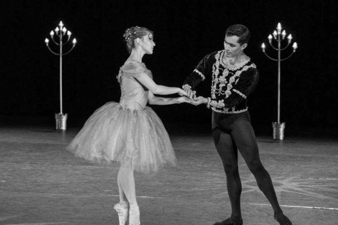 Ballet La magia de La Cenicienta llegará al Teatro Regional del Maule en una función especial para celebrar el Día de la Niñez Ballet La magia de La Cenicienta llegará al Teatro Regional del Maule en una función especial para celebrar el Día de la Niñez