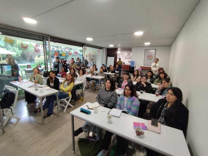 Girlsplaining Coffee llega a Expocafé Chile con una programación gratuita de talleres, catas y conversaciones abiertas a todo público. Girlsplaining Coffee llega a Expocafé Chile con una programación gratuita de talleres, catas y conversaciones abiertas a todo público.