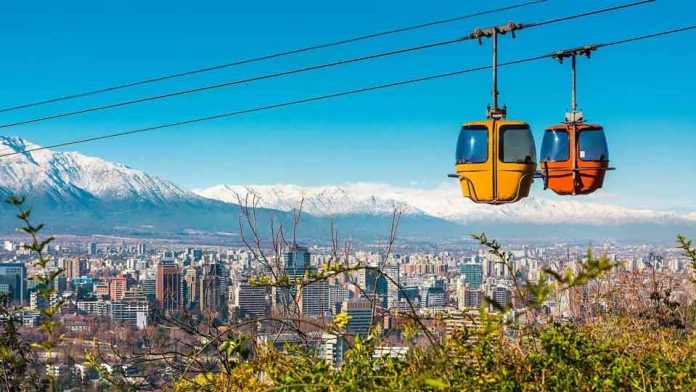 Santiago se redescubre desde sus barrios: el nuevo turismo urbano que conquista a los viajeros