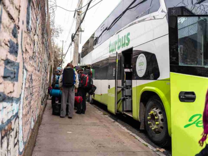 Turbus movilizó a cerca de 600 voluntarios de TECHO-Chile para apoyar la construcción de viviendas de emergencia Turbus movilizó a cerca de 600 voluntarios de TECHO-Chile para apoyar la construcción de viviendas de emergencia