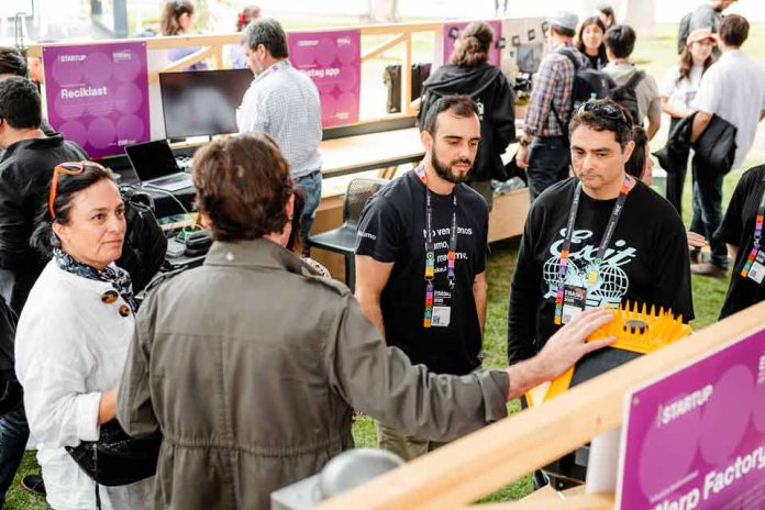 Convocatoria récord: casi 2.400 emprendimientos postularon por su stand gratuito en el EtMday 2026 Convocatoria récord: casi 2.400 emprendimientos postularon por su stand gratuito en el EtMday 2026