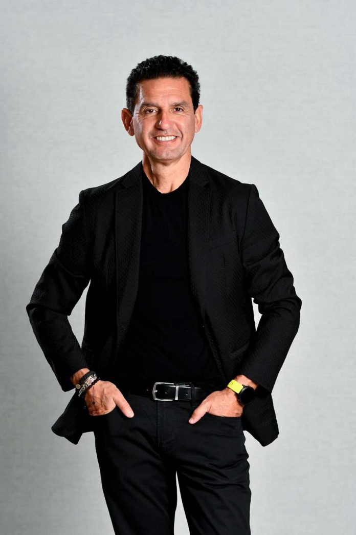 De la fama a la funa: Por qué convertimos a influencers en ídolos y luego los destruimos 