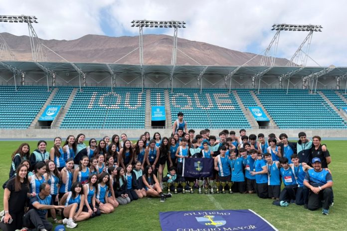 “Muchachos, felicidades por este logro” piloto felicitó en pleno vuelo a escolares campeones de atletismo
