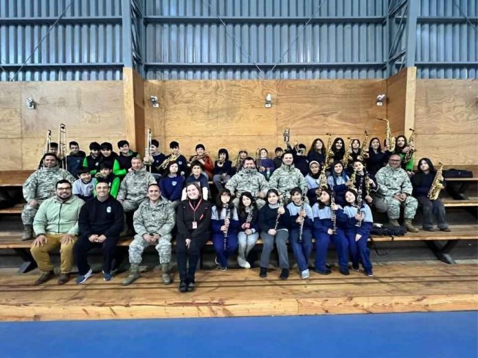 Músicos de la Banda Sinfónica de la Fach realizan clases magistrales en Puerto Octay, Purranque, Frutillar, Fresia y Osorno, región de Los Lagos Músicos de la Banda Sinfónica de la Fach realizan clases magistrales en Puerto Octay, Purranque, Frutillar, Fresia y Osorno, región de Los Lagos
