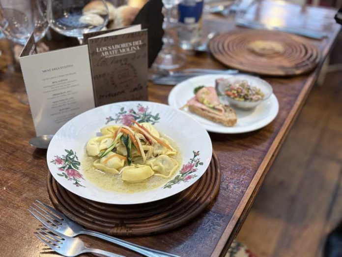 Recetas del Abate Molina vuelven a la mesa de la mano de la UTalca y el cocinero Rubén Tapia Recetas del Abate Molina vuelven a la mesa de la mano de la UTalca y el cocinero Rubén Tapia