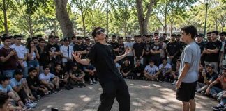 Retos de “Farmear aura” en Chile: en qué consiste la tendencia juvenil que llegó a los espacios públicos