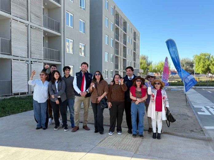 Cuarenta familias de Talca recibieron sus departamentos en proyecto de integración social