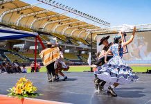 Cueca y tradición se tomaron el Estadio Francisco Sánchez Rumoroso con encuentro que reunió a cerca de 1.000 estudiantes del SLEP Puerto Cordillera Cueca y tradición se tomaron el Estadio Francisco Sánchez Rumoroso con encuentro que reunió a cerca de 1.000 estudiantes del SLEP Puerto Cordillera