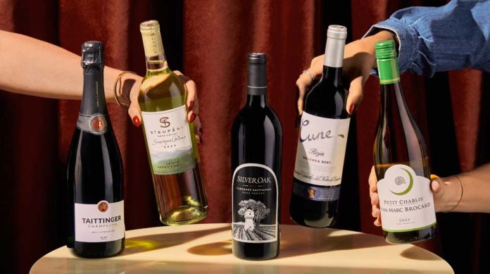 Delta One presenta un nuevo y audaz programa de vinos que incorpora íconos de Napa y clásicos internacionales a bordo