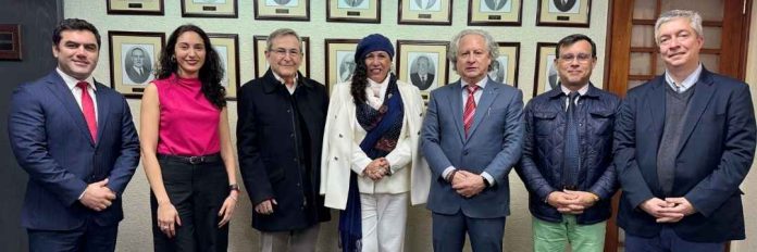 IIMCh y CIL LITHIUM sellan alianza para fortalecer la colaboración en torno al litio y las energías limpias IIMCh y CIL LITHIUM sellan alianza para fortalecer la colaboración en torno al litio y las energías limpias