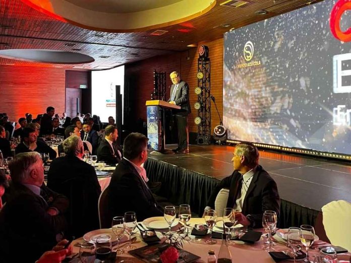 Salmon Meets Mundo Acuícola Cena del Salmón 2026 reunió a más de 400 representantes de la industria Salmon Meets Mundo Acuícola: Cena del Salmón 2026 reunió a más de 400 representantes de la industria