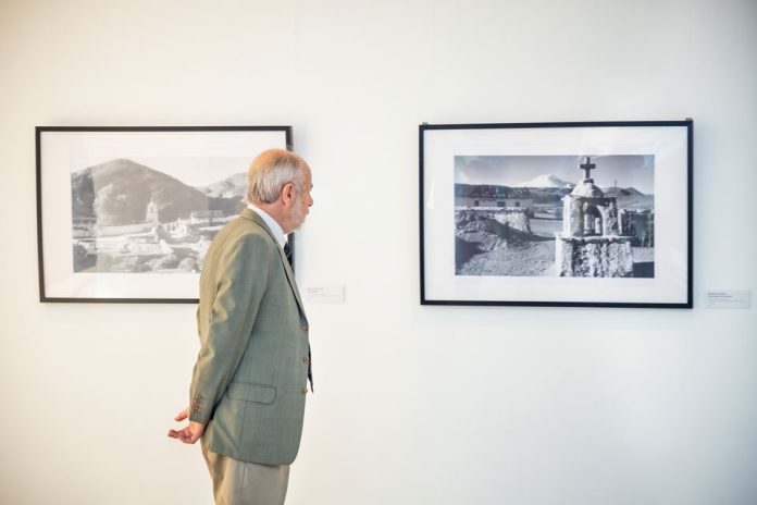 ¿Un pedazo del desierto en Santiago? La exposición que revela los secretos de las iglesias del norte de Chile
