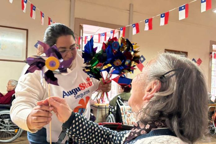 AuguStar celebra la llegada de la primavera junto a adultos mayores de Fundación Las Rosas