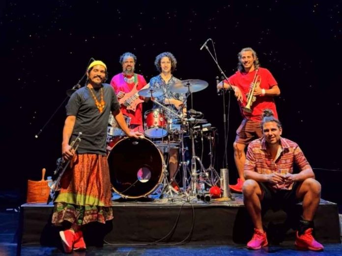 El Flecha Negra Cumbia, reggae & mestizo power de gira por el mundo El Flecha Negra: Cumbia, reggae & mestizo power de gira por el mundo