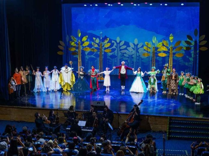 “Mi primera ópera” niños y vecinos de La Florida disfrutaron de forma gratuita de “La flauta mágica” en el Teatro Municipal de la comuna “Mi primera ópera”: niños y vecinos de La Florida disfrutaron de forma gratuita de “La flauta mágica” en el Teatro Municipal de la comuna